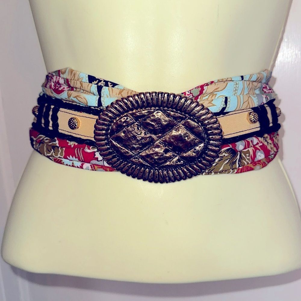 Vtg 90s clothβstatement red, green & gold belt withβ large oval brass βbuckleβ